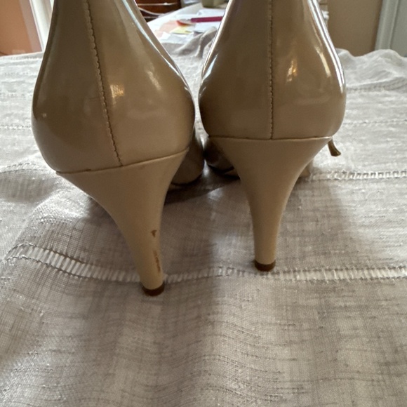 Tan heels - Picture 2 of 6